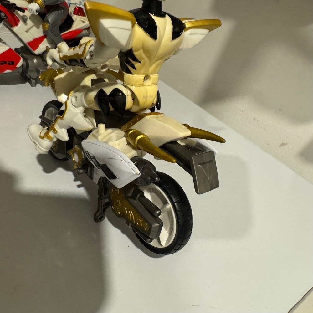 Power Rangers Samurai Gold Ranger and Red Ranger with Motorcycles Toy Set - Picture 5 of 16